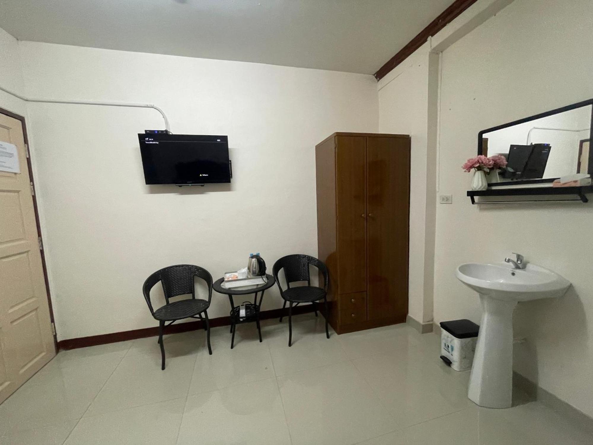 2B Cozy Hostel ตรัง Екстериор снимка